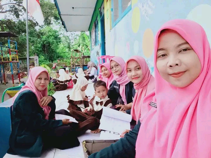KEGIATAN PPL MAHASISWA STAIM NGANJUK  Selasa, 27 februari 2024  Kegiatan PPL Mahasiswa PIAUD STAIM Nganjuk minggu ini memasuki minggu ketiga pelaksanaan PPL.   Mahasiswa PIAUD yang melaksanakan kegiatan PPL di lembaga TK/RA/KB/PAUD masing-masing mengikuti kegiatan PPL dengan penuh antusias.   Seluruh civitas akademika di lokasi PPL juga sangat senang dan terbantu dengan datangnya mahasiswa PPL dilembaga mereka.