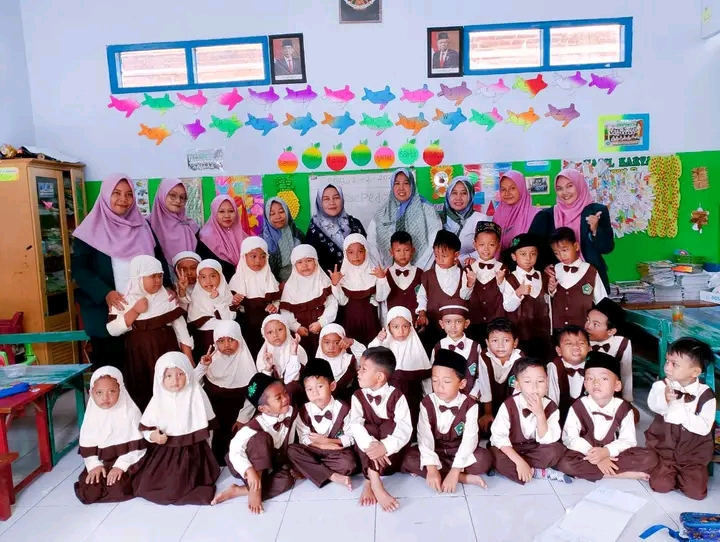 KUNJUNGAN SUPERVISOR PPL DI RA PERWANIDA BARON